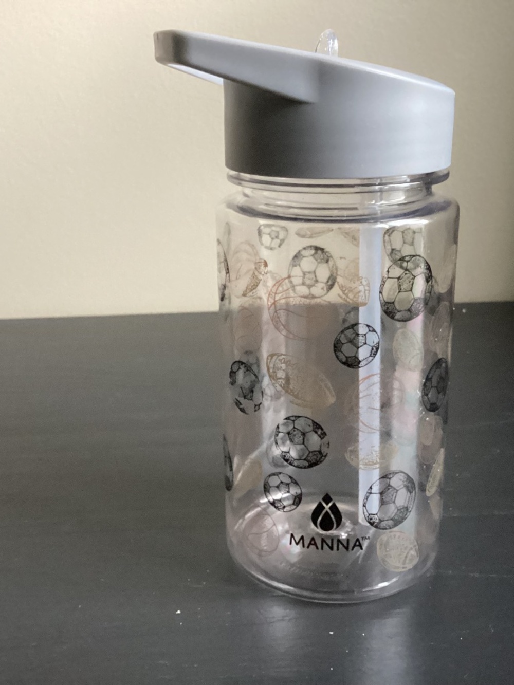 NWOT Manna Reusable Sport Theme Kids 15oz Flip Up Straw Water Bottle
